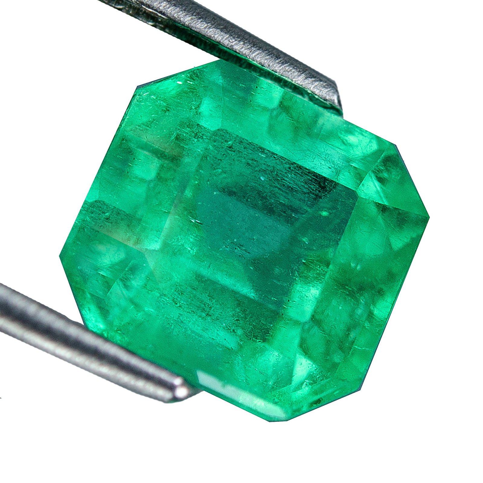 4.90 Cts IGI Certified Colombian Emerald — original auction photograph