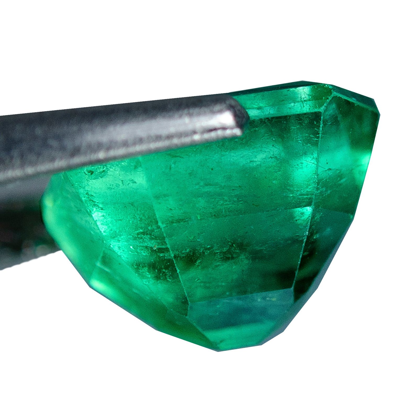 4.90 ct emerald — auction photograph 2
