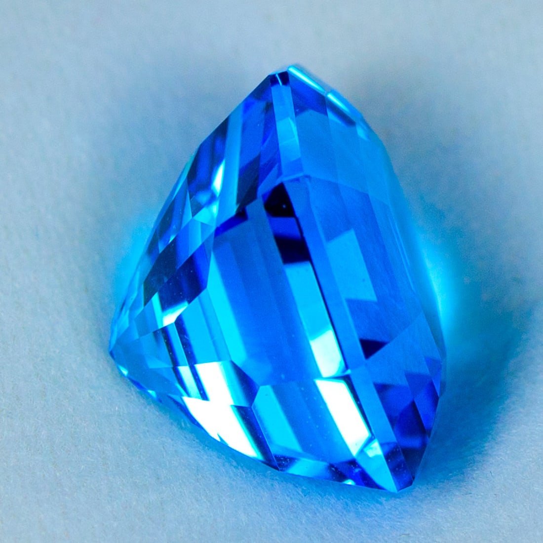 11.84 ct blue topaz — auction photograph 2